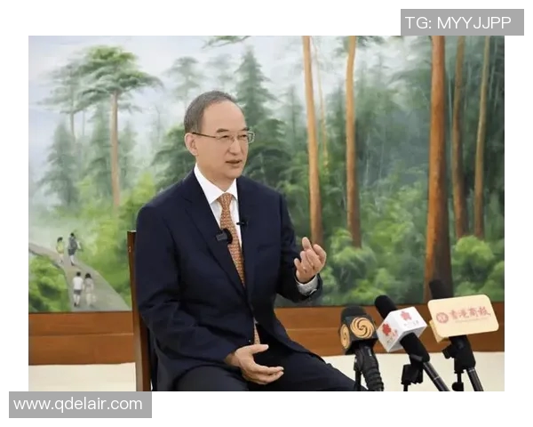 黄强专访：从青涩少年到足球明星的成长之路回顾